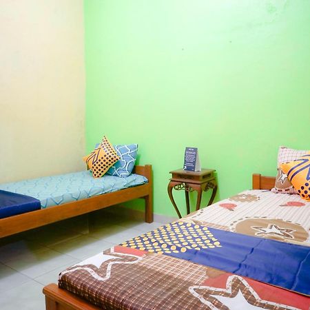 Oyo 2440 Wallet Family Residence Syariah Lumajang Екстер'єр фото