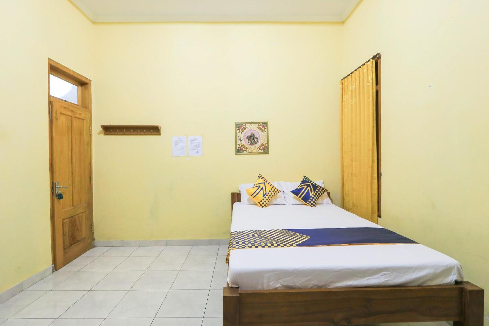 Oyo 2440 Wallet Family Residence Syariah Lumajang Екстер'єр фото