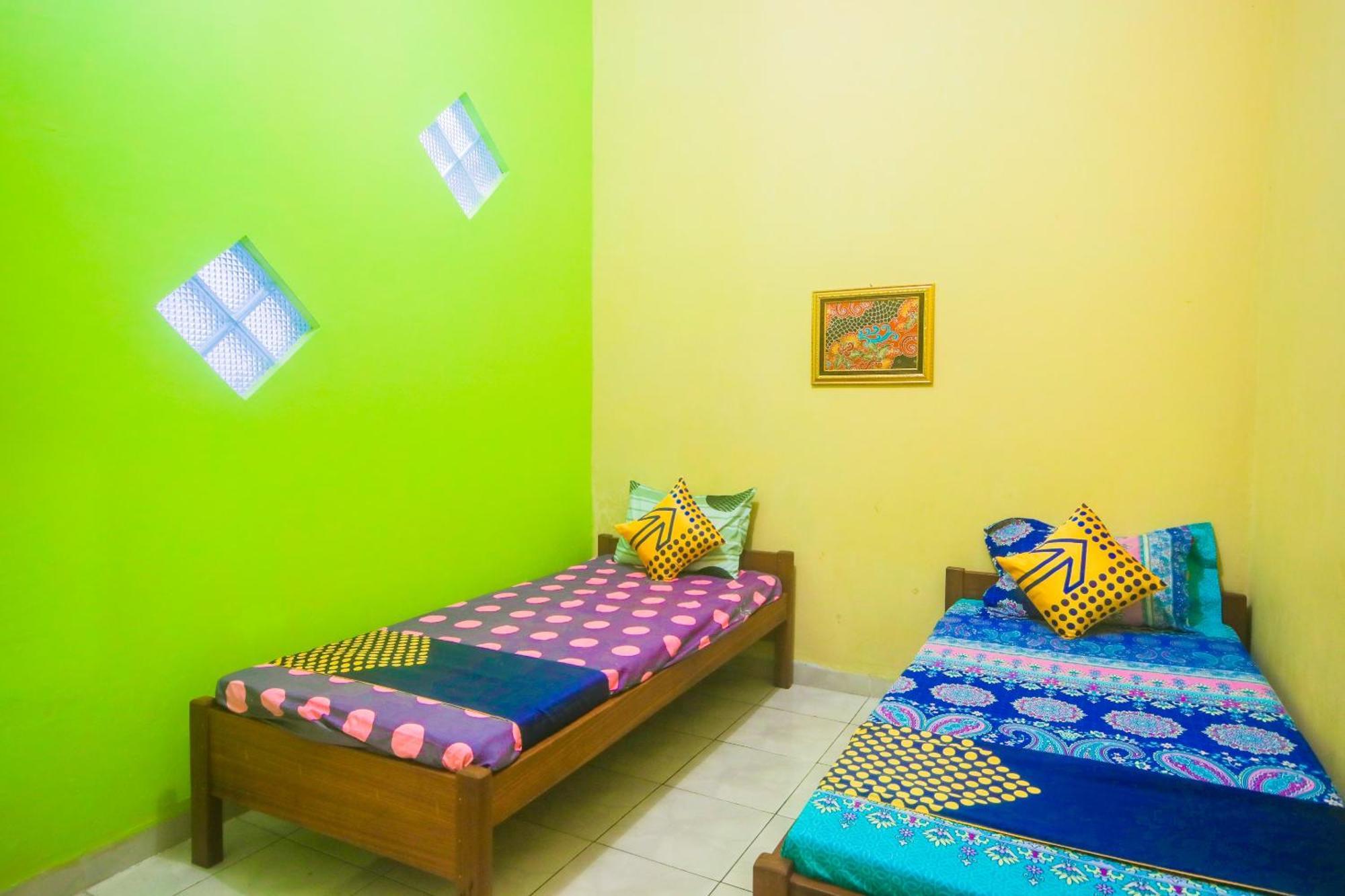 Oyo 2440 Wallet Family Residence Syariah Lumajang Екстер'єр фото