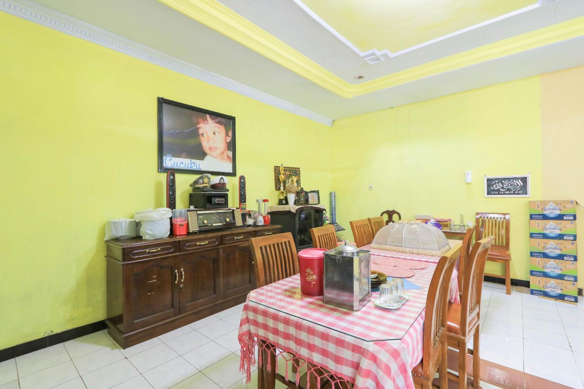 Oyo 2440 Wallet Family Residence Syariah Lumajang Екстер'єр фото