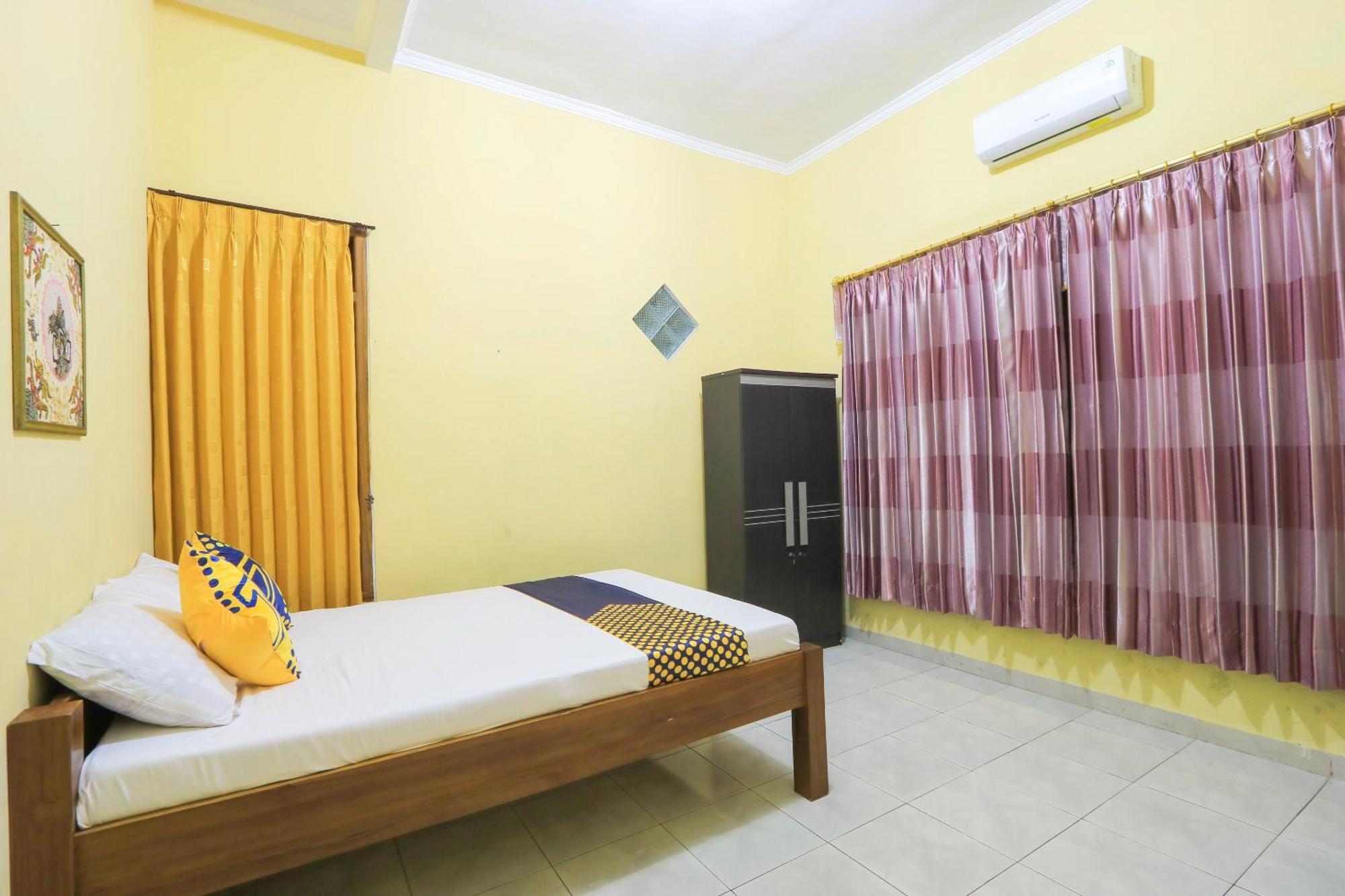 Oyo 2440 Wallet Family Residence Syariah Lumajang Екстер'єр фото