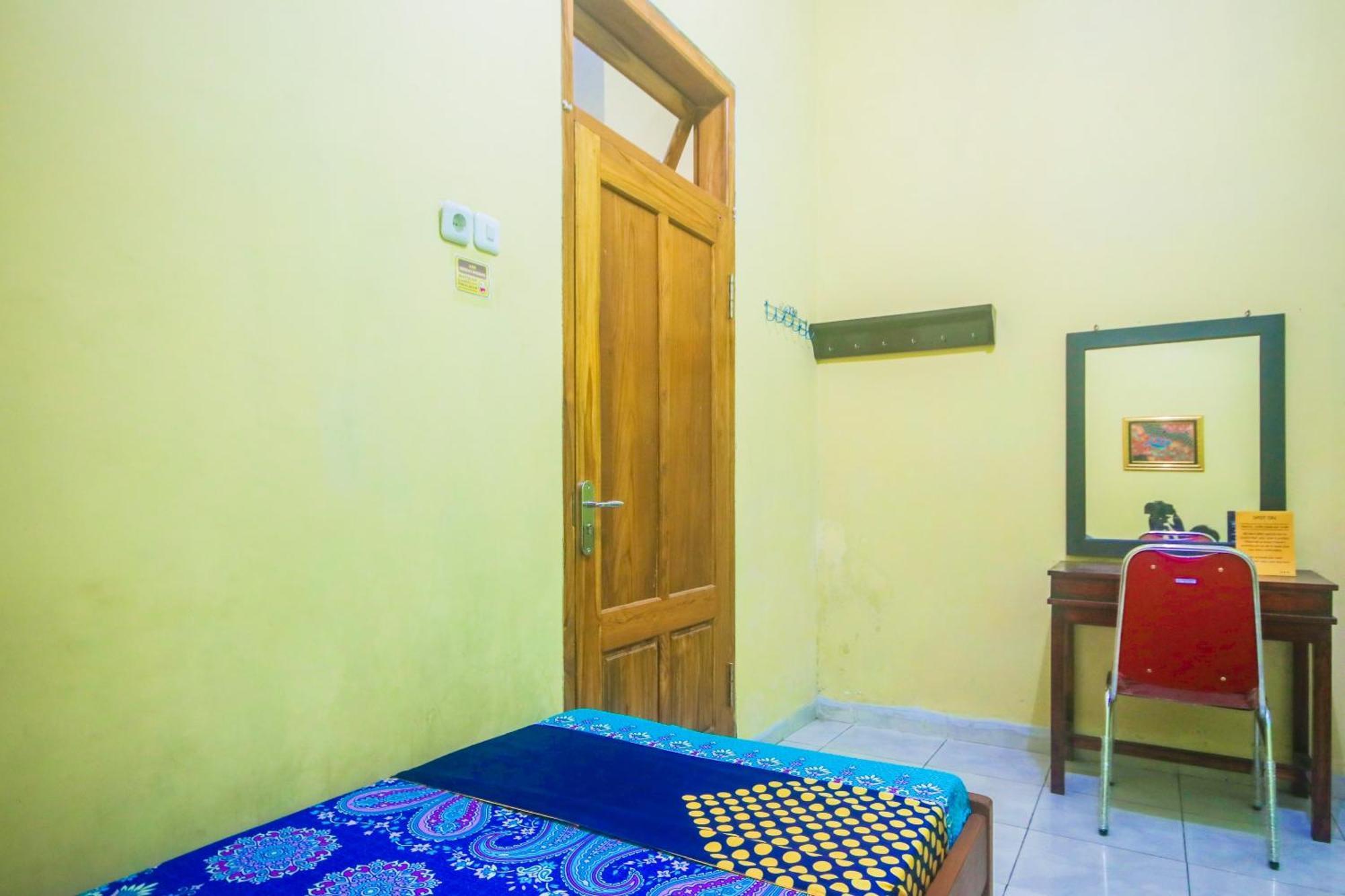 Oyo 2440 Wallet Family Residence Syariah Lumajang Екстер'єр фото